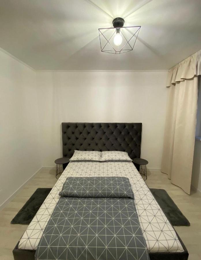 Talina Apartament Oradea Exterior foto